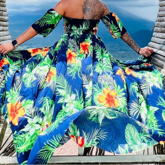 Beautiful Off-Shoulder Floral Smocked Maxi Dress - Picture 5 of 6